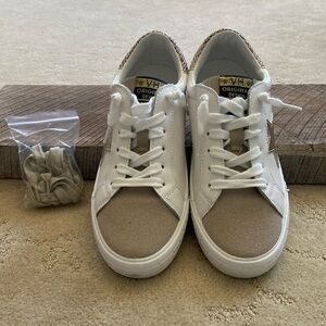 Vintage Havana Sneaker size 7
